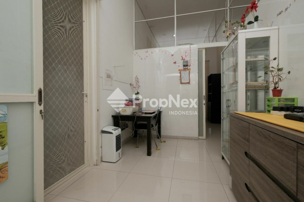 Rumah Usaha Di Perum Nirwana Eksekutif — foto 6